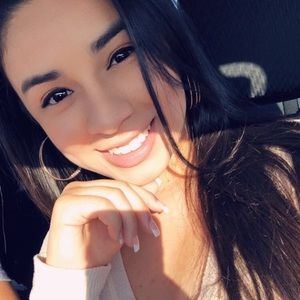 Meet your Posher, Yasmine